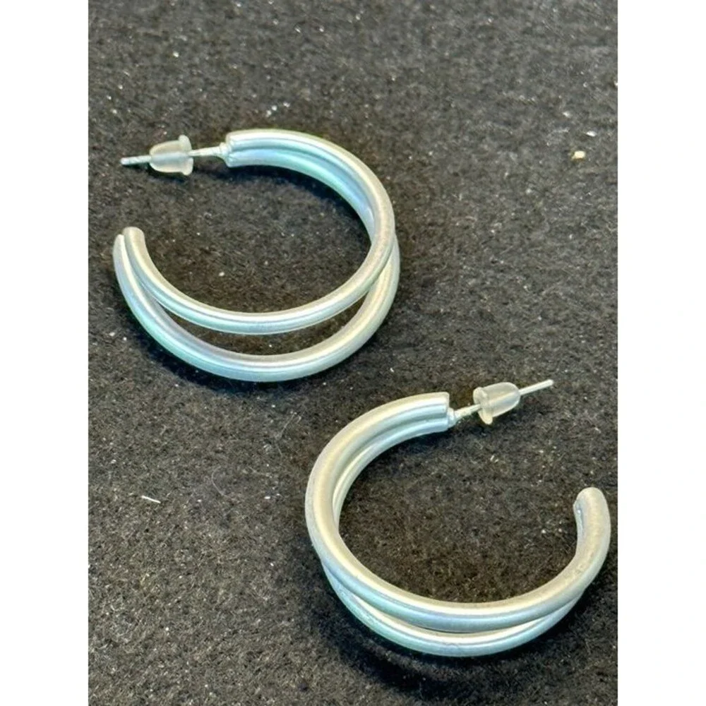 Justice Silver & Blue Ombre Hoop Earrings 1 Piece Set NWT Nickel Sensitive New